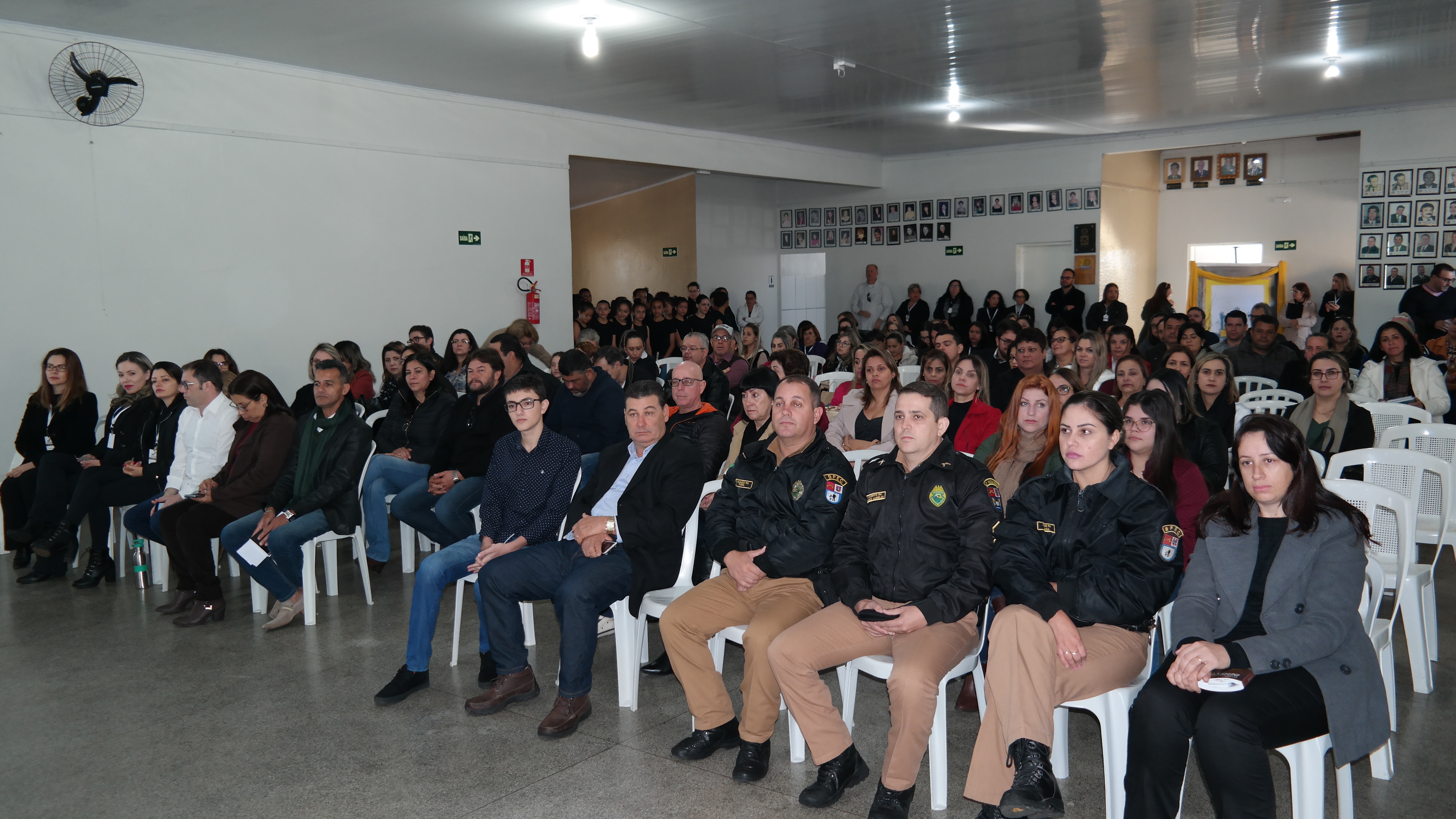 Aconteceu na manhã da última quinta-feira (06), nas dependências do Rotary Club de Wenceslau Braz o lançamento do Programa Presente na Escola, o qual tem como objetivo monitorar diariamente a frequência dos estudantes e trabalhar de forma integrada à Rede de Proteção de Crianças e Adolescentes no combate ao abandono e evasão escolar.