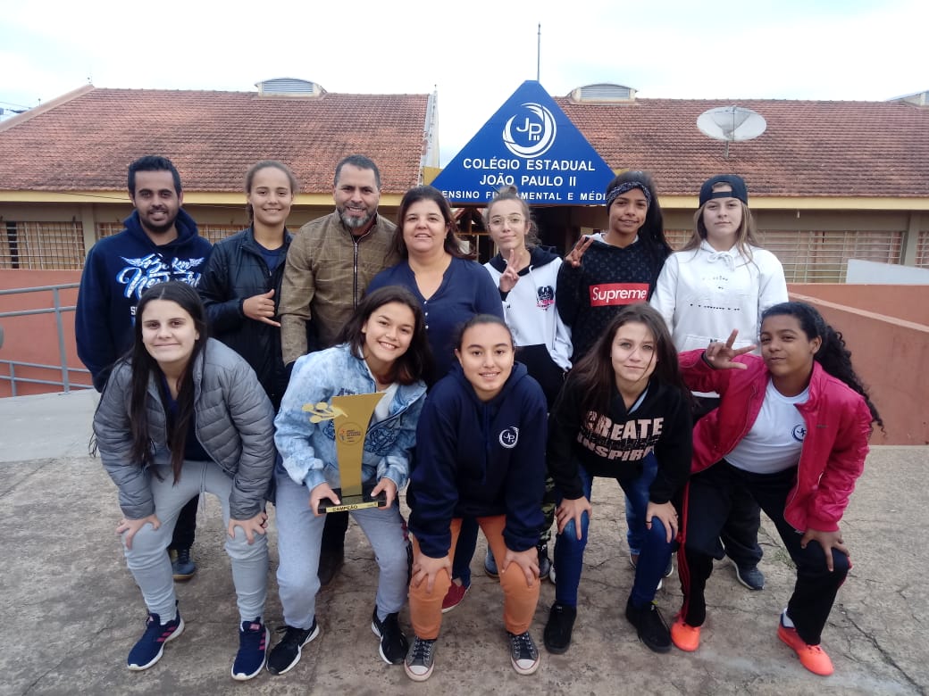 Representando o Colégio Estadual João Paulo II e o município de Arapoti, as meninas do futsal feminino sub-14 foram campeãs estaduais dos Jogos Escolares do Paraná.