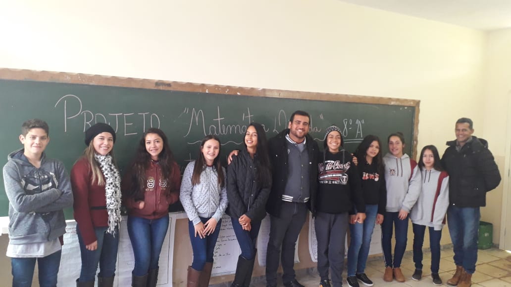Considerada pela maioria dos alunos uma das disciplinas mais difíceis de se aprender, a Matemática nunca foi tão fácil de se lidar quanto no Colégio Estadual do Campo Professor Lauro Sangreman, município de Sengés. Isso porque o professor Maycon Marrero desenvolveu com os alunos do 8º ano o projeto