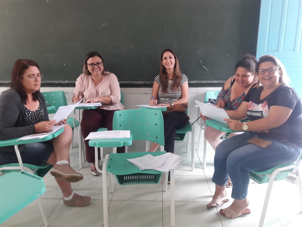 Os 33 estabelecimentos da Rede Estadual de Educação jurisdicionados do NRE de Wenceslau Braz iniciaram a reelaboração dos documentos oficiais, Proposta Política Pedagógica e Proposta Pedagógica Curricular. Todas as escolas e colégios reuniram-se no dia 13 de setembro para estudos e inicio das reelaborações.