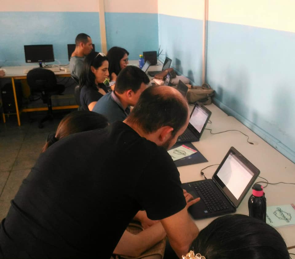 O Núcleo Regional de Educação promoveu em parceria com o o IFPR - Campus Jaguariaíva o I Curso de Software Geogebra, o qual tem por objetivo a Formação Docente para trabalhar com o software GeoGebra, vislumbrando possibilidades de aplicações nas aulas de Matemática de Ensino Fundamental II e Ensino Médio.