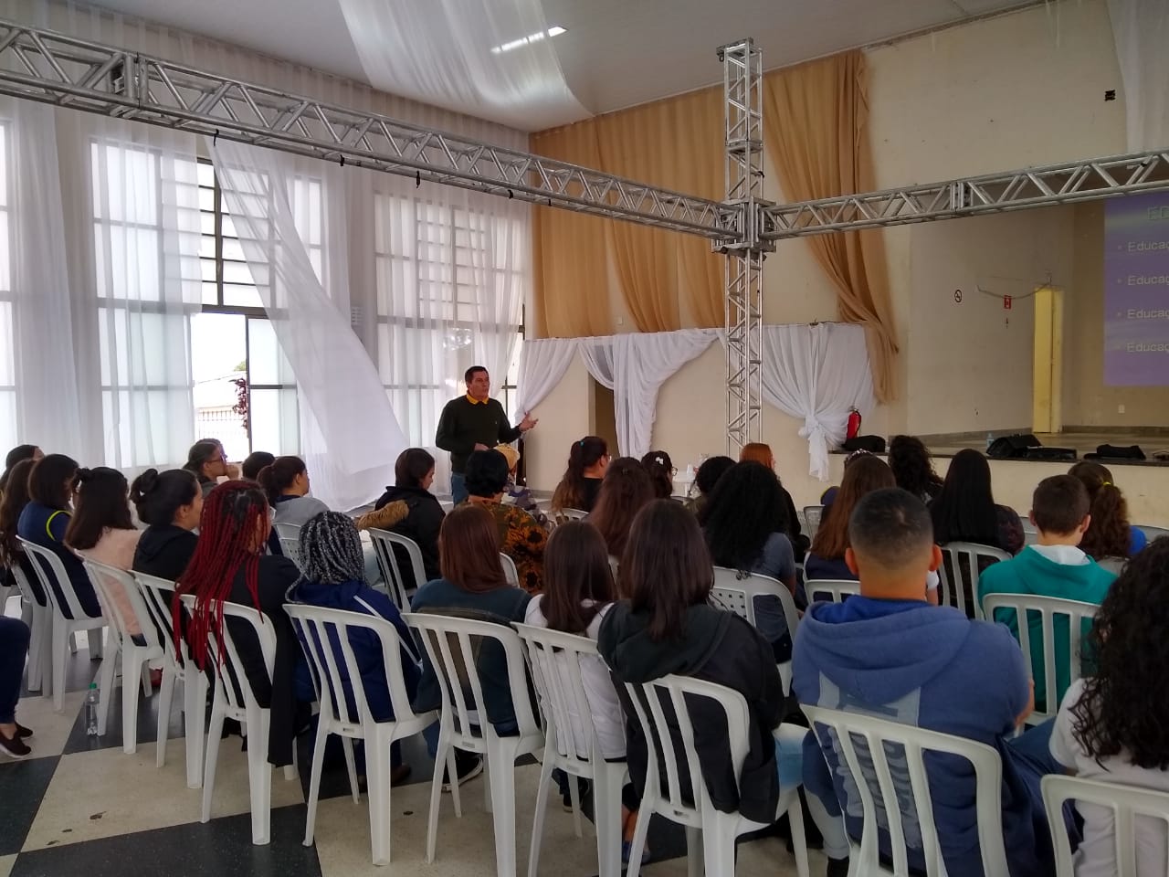 O Núcleo Regional de Educação de Wenceslau Braz em parceria com a FAFIT (Faculdades Integradas de Itararé), promoveu no dia 09 de outubro um curso sobre “Metodologias na Educação Infantil”.