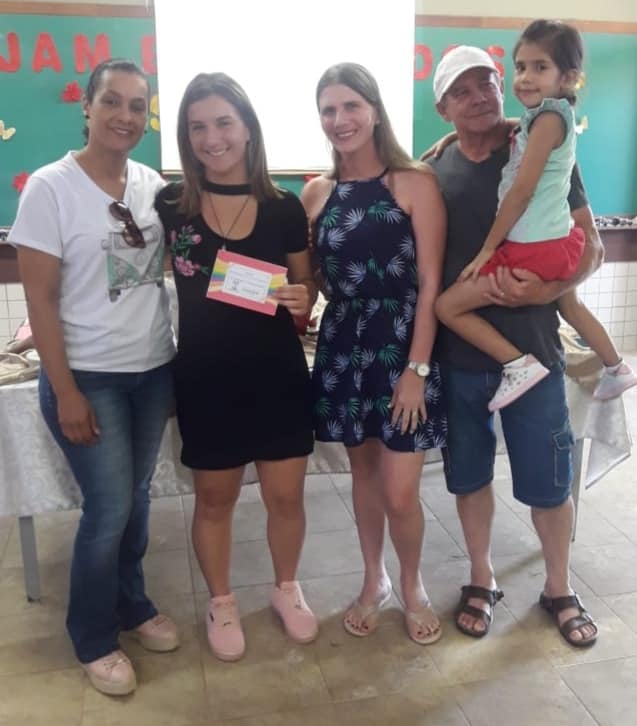 Com o objetivo de fomentar a integração das famílias dos(as) estudantes ao ambiente escolar, escolas estaduais promoveram no último sábado, (23) o Dia da Família na Escola.