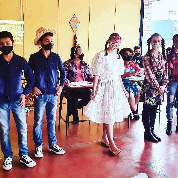 Na última segunda -feira, 28 de junho, o Colégio Estadual Rui Barbosa, município de Arapoti, promoveu, através do Programa Mais Aprendizagem um grande arraia para seus alunos.