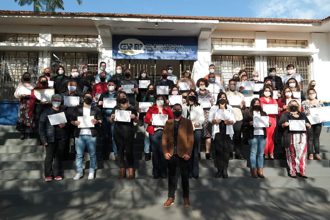Tomaram posse oficialmente na tarde do dia 06, os Diretores e Auxiliares que estarão à frente das Escolas Estaduais na gestão de 2021 à 2025. A Cerimônia aconteceu nas dependências do Colégio Estadual Dr. Sebastião Paraná, município de Wenceslau Braz, onde houve também a Premiação da Categoria Ouro IDEB 2019.