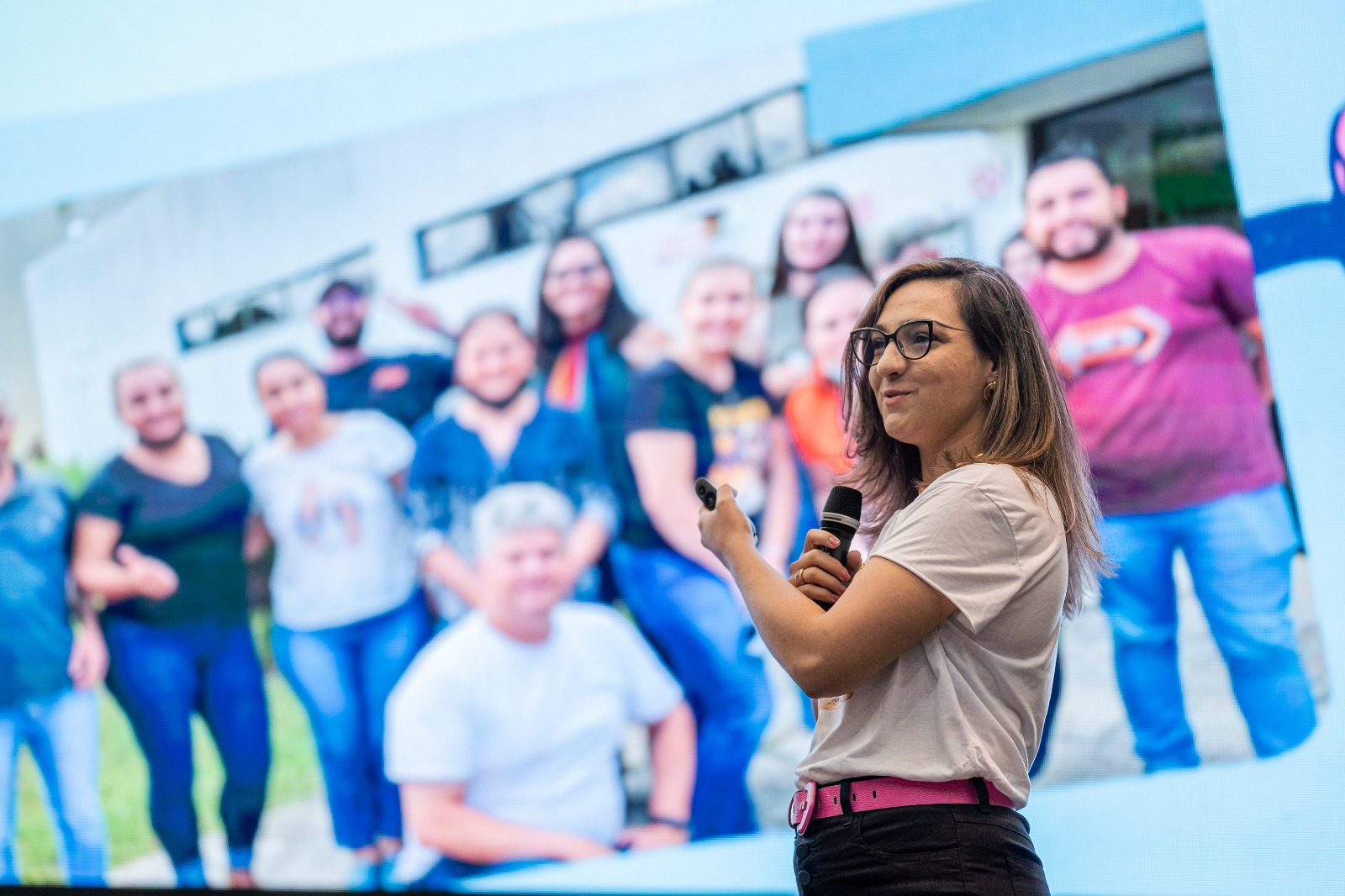 Mais do que transmitir conhecimentos, um bom professor é aquele que cria espaços de troca e diálogo com seus alunos. Um exemplo disso é a professora Franciele Pastori