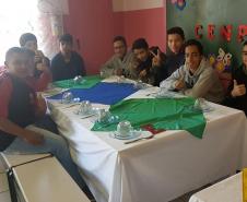 No dia 10 de abril, o Colégio Estadual Nilo Peçanha, município de Jaguariaíva, realizou o 1º Café Literário, o qual teve por objetivo estimular a leitura e a escrita dos alunos do  Ensino Fundamental e Médio, incentivando a fruição do momento no qual ocorrem essas ações.