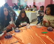 No dia 10 de abril, o Colégio Estadual Nilo Peçanha, município de Jaguariaíva, realizou o 1º Café Literário, o qual teve por objetivo estimular a leitura e a escrita dos alunos do  Ensino Fundamental e Médio, incentivando a fruição do momento no qual ocorrem essas ações.