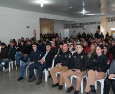 Aconteceu na manhã da última quinta-feira (06), nas dependências do Rotary Club de Wenceslau Braz o lançamento do Programa Presente na Escola, o qual tem como objetivo monitorar diariamente a frequência dos estudantes e trabalhar de forma integrada à Rede de Proteção de Crianças e Adolescentes no combate ao abandono e evasão escolar.  