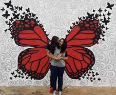 Com o intuito de levar aos educandos um conhecimento mais amplo sobre a Arte Urbana, a professora Márcia Tezza Souza do Colégio Estadual  Carmelina Ferreira Pedroso, município de Arapoti, idealizou o projeto " Pintura Mural e seus Benefícios na Transformação Pessoal e Social", cujo objetivo principal é causar impacto nos espectadores através de desenhos e frases que estimulam a reflexão, bem como levar a sociedade a valorizar a Arte como uma importante ferramenta na compreensão da Valorização