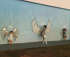 Com o intuito de levar aos educandos um conhecimento mais amplo sobre a Arte Urbana, a professora Márcia Tezza Souza do Colégio Estadual  Carmelina Ferreira Pedroso, município de Arapoti, idealizou o projeto " Pintura Mural e seus Benefícios na Transformação Pessoal e Social", cujo objetivo principal é causar impacto nos espectadores através de desenhos e frases que estimulam a reflexão, bem como levar a sociedade a valorizar a Arte como uma importante ferramenta na compreensão da Valorização
