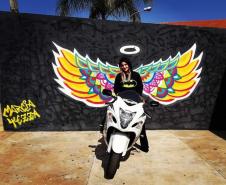 Com o intuito de levar aos educandos um conhecimento mais amplo sobre a Arte Urbana, a professora Márcia Tezza Souza do Colégio Estadual  Carmelina Ferreira Pedroso, município de Arapoti, idealizou o projeto " Pintura Mural e seus Benefícios na Transformação Pessoal e Social", cujo objetivo principal é causar impacto nos espectadores através de desenhos e frases que estimulam a reflexão, bem como levar a sociedade a valorizar a Arte como uma importante ferramenta na compreensão da Valorização