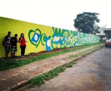 Com o intuito de levar aos educandos um conhecimento mais amplo sobre a Arte Urbana, a professora Márcia Tezza Souza do Colégio Estadual  Carmelina Ferreira Pedroso, município de Arapoti, idealizou o projeto " Pintura Mural e seus Benefícios na Transformação Pessoal e Social", cujo objetivo principal é causar impacto nos espectadores através de desenhos e frases que estimulam a reflexão, bem como levar a sociedade a valorizar a Arte como uma importante ferramenta na compreensão da Valorização