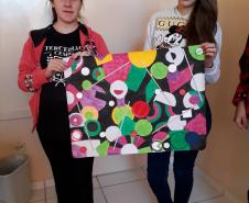 Criativas e inovadoras, assim estão acontecendo as aulas ministradas na 3ª série A do pela professora Rivalene Szczepanik do Colégio Estadual Maria Isabel Guimarães, município de São José da Boa Vista, despertando o interesse dos alunos e estimulando o senso criativo na efetivação dos exercícios. Estudar Matemática nunca foi tão prazeroso.