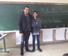 Considerada pela maioria dos alunos uma das disciplinas mais difíceis de se aprender, a Matemática nunca foi tão fácil de se lidar quanto no Colégio Estadual do Campo Professor Lauro Sangreman, município de Sengés. Isso porque o professor Maycon Marrero desenvolveu com os alunos do 8º ano o projeto "Matemática Divertida" que ajuda os estudantes a aprenderem a disciplina utilizando a música. 