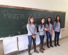 Considerada pela maioria dos alunos uma das disciplinas mais difíceis de se aprender, a Matemática nunca foi tão fácil de se lidar quanto no Colégio Estadual do Campo Professor Lauro Sangreman, município de Sengés. Isso porque o professor Maycon Marrero desenvolveu com os alunos do 8º ano o projeto "Matemática Divertida" que ajuda os estudantes a aprenderem a disciplina utilizando a música. 