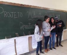 Considerada pela maioria dos alunos uma das disciplinas mais difíceis de se aprender, a Matemática nunca foi tão fácil de se lidar quanto no Colégio Estadual do Campo Professor Lauro Sangreman, município de Sengés. Isso porque o professor Maycon Marrero desenvolveu com os alunos do 8º ano o projeto "Matemática Divertida" que ajuda os estudantes a aprenderem a disciplina utilizando a música. 