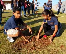 As Instituições de Ensino Estaduais jurisdicionadas ao NRE de Wenceslau Braz aderem ao Programa Paraná Mais Verde, ação promovida pela Secretaria de Estado do Desenvolvimento Sustentável e do Turismo em parceria com as demais pastas do Estado. 