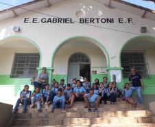 As Instituições de Ensino Estaduais jurisdicionadas ao NRE de Wenceslau Braz aderem ao Programa Paraná Mais Verde, ação promovida pela Secretaria de Estado do Desenvolvimento Sustentável e do Turismo em parceria com as demais pastas do Estado. 