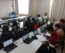 A SEED/NRE/CRTE Wenceslau Braz realizou no mês de setembro a Oficina Descomplicando a Programação que teve como objetivo o desenvolvimento do raciocínio lógico na resolução de problemas por meio da programação.
