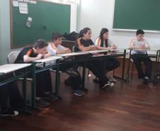 Alunos da SRM Surdez do Colégio Estadual Rodrigues Alves, realizaram na última quinta-feira, 03 de outubro, uma visita monitorada ao Colégio Positivo, ambos situados no município de Jaguariaíva. 