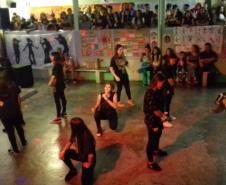 Com objetivo de incentivar os alunos a se expressarem por meio da dança, música e teatro, aconteceu no dia 13 novembro o I Festival de talentos do Colégio Estadual Erasmo Braga, município de Sengés em alusão ao Dia da Família na Escola, sendo aberto aos pais e comunidade escolar. 