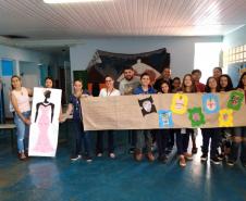 Com o objetivo de promover entre os alunos reflexões sobre a importância e o reconhecimento da contribuição das culturas africanas na formação da identidade do povo brasileiro, colégios da rede estadual de ensino e APAES jurisdicionados a este NRE realizaram várias atividades culturais e artísticas, em Comemoração ao Dia da Consciência Negra.