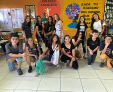 Com o objetivo de promover entre os alunos reflexões sobre a importância e o reconhecimento da contribuição das culturas africanas na formação da identidade do povo brasileiro, colégios da rede estadual de ensino e APAES jurisdicionados a este NRE realizaram várias atividades culturais e artísticas, em Comemoração ao Dia da Consciência Negra.