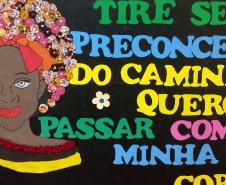 Com o objetivo de promover entre os alunos reflexões sobre a importância e o reconhecimento da contribuição das culturas africanas na formação da identidade do povo brasileiro, colégios da rede estadual de ensino e APAES jurisdicionados a este NRE realizaram várias atividades culturais e artísticas, em Comemoração ao Dia da Consciência Negra.