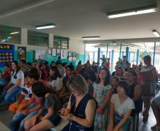 Com o objetivo de fomentar a integração das famílias dos(as) estudantes ao ambiente escolar, escolas estaduais promoveram no último sábado, (23) o Dia da Família na Escola. 