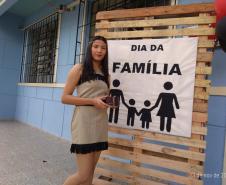 Com o objetivo de fomentar a integração das famílias dos(as) estudantes ao ambiente escolar, escolas estaduais promoveram no último sábado, (23) o Dia da Família na Escola. 