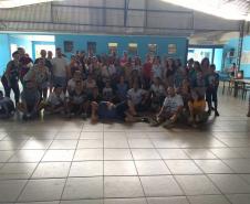 Com o objetivo de fomentar a integração das famílias dos(as) estudantes ao ambiente escolar, escolas estaduais promoveram no último sábado, (23) o Dia da Família na Escola. 