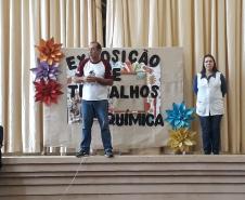 Alunos do Colégio Estadual Rodrigues Alves, localizado em Jaguariaíva, apresentaram na última quinta-feira, dia 28 de novembro, trabalhos e experimentos químicos  na “ Exposição de Trabalhos de Química”.  