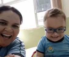 Na Escola de Educação Especial Rafael Ribeiro de Lara, situada no município de Arapoti, adaptou-se um espaço sensorial, dentro da própria sala de aula para auxiliar no desenvolvimento da concentração, motricidade, criatividade e sentido tátil dos alunos.