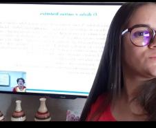 A Secretaria de Estado da Educação e do Esporte do Paraná (SEED) iniciou nesta segunda-feira (6) a implantação de pacote de ações que compõem o EAD Aula Paraná. As medidas  visam diminuir os problemas causados pela pandemia do novo coronavírus, que forçou o decreto de quarentena, resultando no fechamento das instituições de ensino por tempo indeterminado.