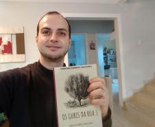 O professor Kheronn Khennedy Machado realizou no final do mês de Agosto o lançamento do segundo livro.
"Os guris da Rua 3".