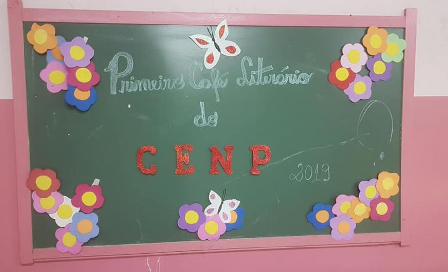 No dia 10 de abril, o Colégio Estadual Nilo Peçanha, município de Jaguariaíva, realizou o 1º Café Literário, o qual teve por objetivo estimular a leitura e a escrita dos alunos do  Ensino Fundamental e Médio, incentivando a fruição do momento no qual ocorrem essas ações.