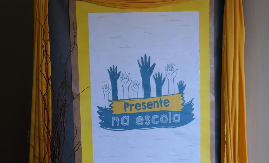 Aconteceu na manhã da última quinta-feira (06), nas dependências do Rotary Club de Wenceslau Braz o lançamento do Programa Presente na Escola, o qual tem como objetivo monitorar diariamente a frequência dos estudantes e trabalhar de forma integrada à Rede de Proteção de Crianças e Adolescentes no combate ao abandono e evasão escolar.