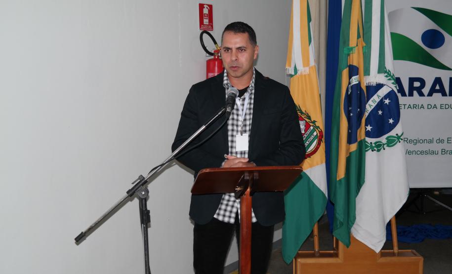 Aconteceu na manhã da última quinta-feira (06), nas dependências do Rotary Club de Wenceslau Braz o lançamento do Programa Presente na Escola, o qual tem como objetivo monitorar diariamente a frequência dos estudantes e trabalhar de forma integrada à Rede de Proteção de Crianças e Adolescentes no combate ao abandono e evasão escolar.