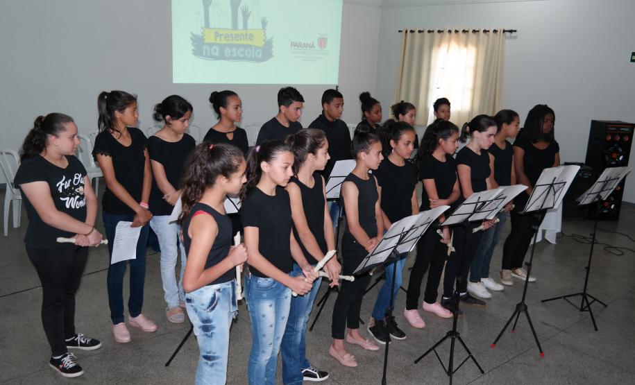 Aconteceu na manhã da última quinta-feira (06), nas dependências do Rotary Club de Wenceslau Braz o lançamento do Programa Presente na Escola, o qual tem como objetivo monitorar diariamente a frequência dos estudantes e trabalhar de forma integrada à Rede de Proteção de Crianças e Adolescentes no combate ao abandono e evasão escolar.
