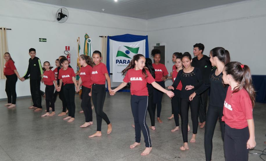 Aconteceu na manhã da última quinta-feira (06), nas dependências do Rotary Club de Wenceslau Braz o lançamento do Programa Presente na Escola, o qual tem como objetivo monitorar diariamente a frequência dos estudantes e trabalhar de forma integrada à Rede de Proteção de Crianças e Adolescentes no combate ao abandono e evasão escolar.