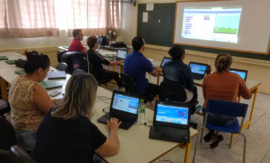 Foram realizados durante todo o mês de maio no NRE de Wenceslau Braz, diversos eventos de Scratch Day pela CRTE de Wenceslau Braz. Os assessores pedagógicos em tecnologias educacionais, Kheronn e Lismeire ministraram oficinas para professores e alunos envolvendo programação no Scratch.