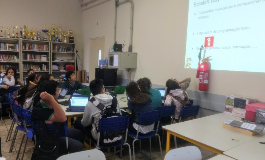 Foram realizados durante todo o mês de maio no NRE de Wenceslau Braz, diversos eventos de Scratch Day pela CRTE de Wenceslau Braz. Os assessores pedagógicos em tecnologias educacionais, Kheronn e Lismeire ministraram oficinas para professores e alunos envolvendo programação no Scratch.