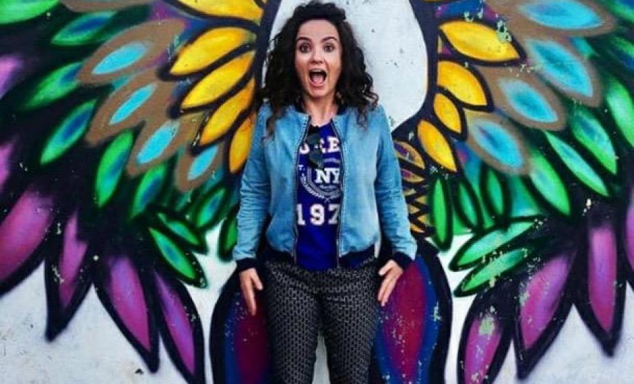 Com o intuito de levar aos educandos um conhecimento mais amplo sobre a Arte Urbana, a professora Márcia Tezza Souza do Colégio Estadual  Carmelina Ferreira Pedroso, município de Arapoti, idealizou o projeto " Pintura Mural e seus Benefícios na Transformação Pessoal e Social", cujo objetivo principal é causar impacto nos espectadores através de desenhos e frases que estimulam a reflexão, bem como levar a sociedade a valorizar a Arte como uma importante ferramenta na compreensão da Valorização