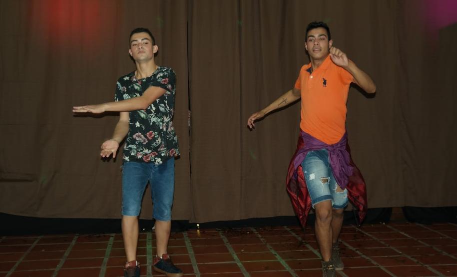 Dia 09 de agosto aconteceu no Colégio Estadual Dr. Sebastião Paraná, município de Wenceslau Braz, o show de talentos em homenagem ao dia do estudante. O evento foi organizado pelo Grêmio Estudantil em parceria com a Direção da escola.