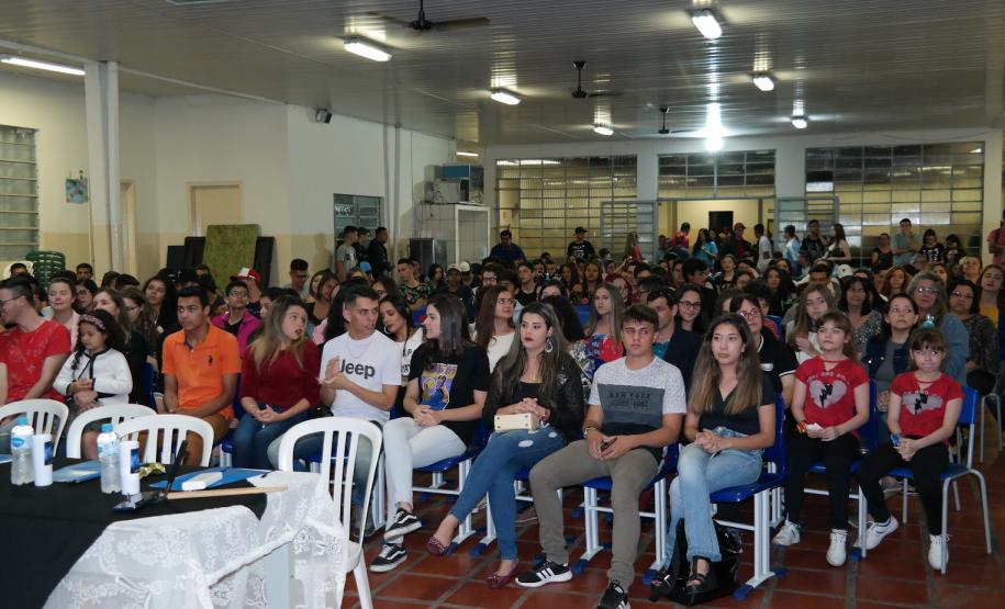 Dia 09 de agosto aconteceu no Colégio Estadual Dr. Sebastião Paraná, município de Wenceslau Braz, o show de talentos em homenagem ao dia do estudante. O evento foi organizado pelo Grêmio Estudantil em parceria com a Direção da escola.