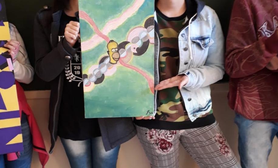 Criativas e inovadoras, assim estão acontecendo as aulas ministradas na 3ª série A do pela professora Rivalene Szczepanik do Colégio Estadual Maria Isabel Guimarães, município de São José da Boa Vista, despertando o interesse dos alunos e estimulando o senso criativo na efetivação dos exercícios. Estudar Matemática nunca foi tão prazeroso.