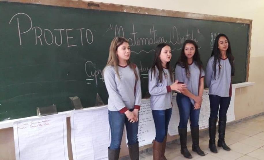 Considerada pela maioria dos alunos uma das disciplinas mais difíceis de se aprender, a Matemática nunca foi tão fácil de se lidar quanto no Colégio Estadual do Campo Professor Lauro Sangreman, município de Sengés. Isso porque o professor Maycon Marrero desenvolveu com os alunos do 8º ano o projeto "Matemática Divertida" que ajuda os estudantes a aprenderem a disciplina utilizando a música.