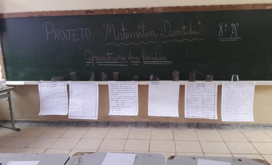 Considerada pela maioria dos alunos uma das disciplinas mais difíceis de se aprender, a Matemática nunca foi tão fácil de se lidar quanto no Colégio Estadual do Campo Professor Lauro Sangreman, município de Sengés. Isso porque o professor Maycon Marrero desenvolveu com os alunos do 8º ano o projeto "Matemática Divertida" que ajuda os estudantes a aprenderem a disciplina utilizando a música.