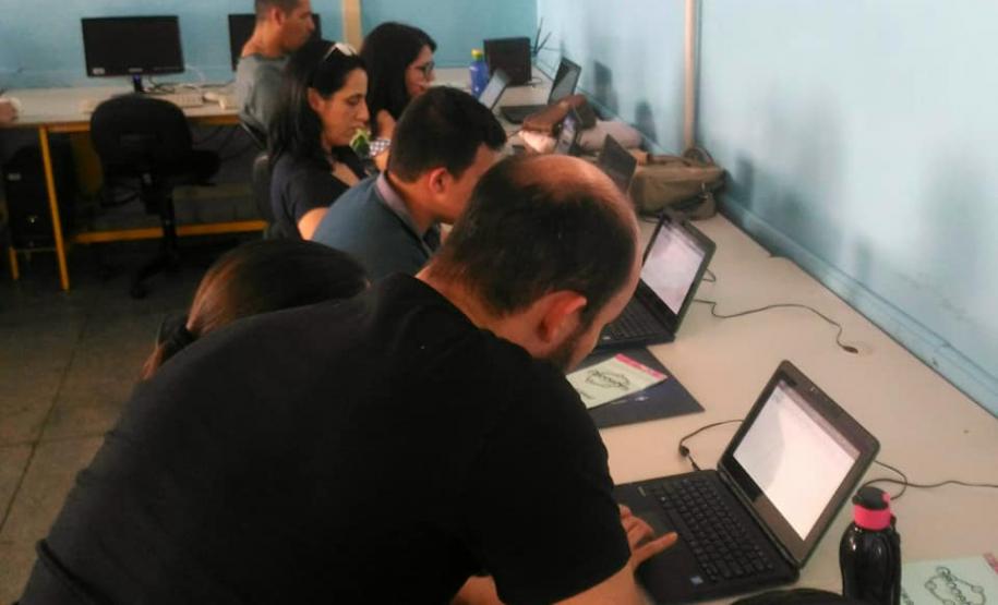 O Núcleo Regional de Educação promoveu em parceria com o  o IFPR - Campus Jaguariaíva o I Curso de Software Geogebra, o qual tem por objetivo a Formação Docente para trabalhar com o software GeoGebra, vislumbrando possibilidades de aplicações nas aulas de Matemática de Ensino Fundamental II e Ensino Médio.